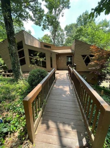 1981 Kinridge Rd, Marietta, GA 30062-1811