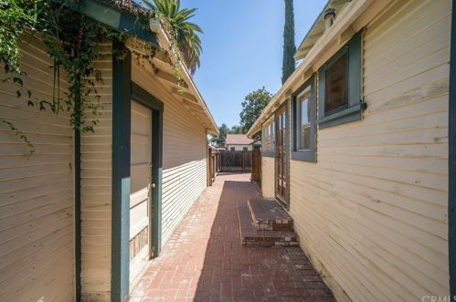 5292 Magnolia Ave, Riverside CA  92506-1248 exterior