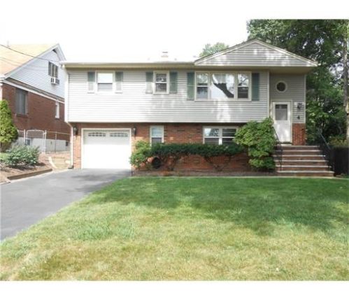 4 Maple Rd, Iselin, NJ 08830-1518