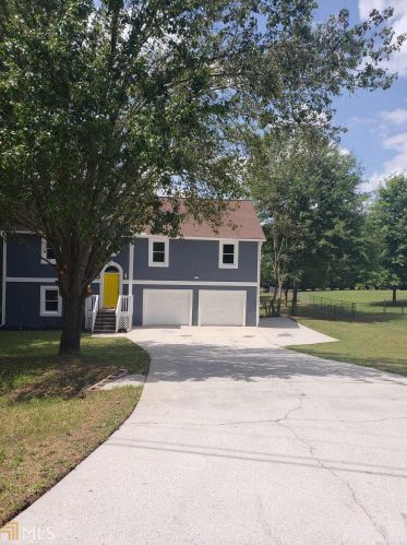 215 Fox Meadow Dr, Porterdale, GA 30016-4367