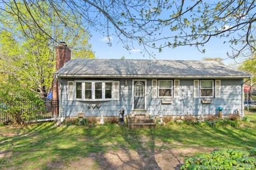 67 Riverview Rd, Niantic, CT 06357-1119