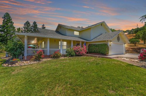 4926 Hillvale Dr, Valley Springs, CA 95252-8826