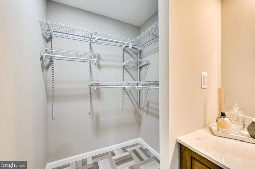 5838 Kara Pl, Springfield VA  22015-3327 exterior