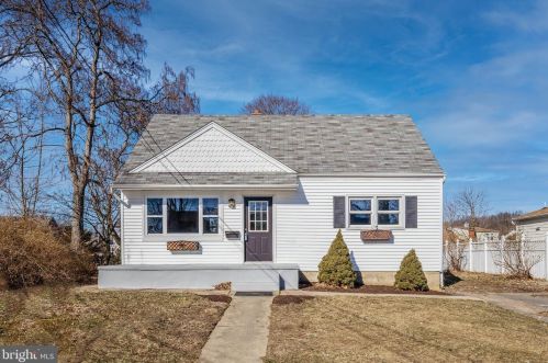 44 Wickom Ave, Trenton, NJ 08690-1637