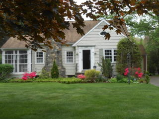 245 Crescent Ave, Wyckoff, NJ 07481-2807