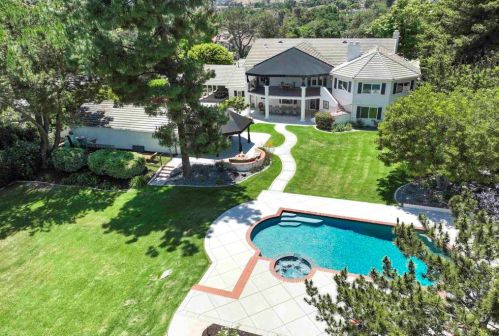 1156 Sugarbush Dr, Vista CA 92084-7464 exterior