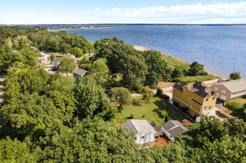 26 Avon Ave, Warwick, RI 02889-5250