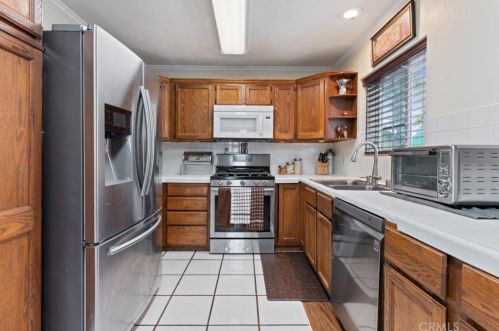 2412 West Ave, Fullerton, CA 92833-3138