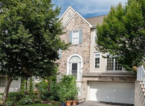 58 Arrowgate Dr, Dover, NJ 07869-1242