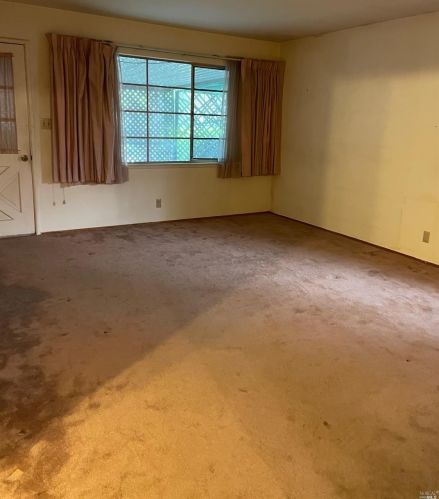216 Solano Ln, Vacaville, CA 95688-2744