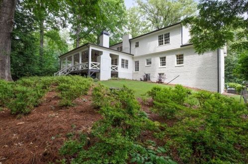 4800 Huntley Dr, Atlanta GA  30342-2732 exterior