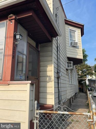 223 Filmore St, Gloucester, NJ 08030-1122