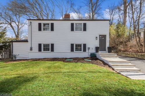 49 Stanhope Rd, Sparta, NJ 07871-2233