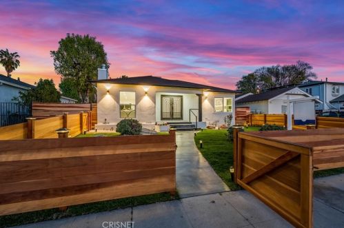 5010 Sunnyslope Ave, Van Nuys, CA 91423-1419