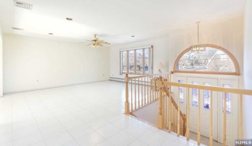 102 Edgewater Rd, Cliffside Park, NJ 07010-2900