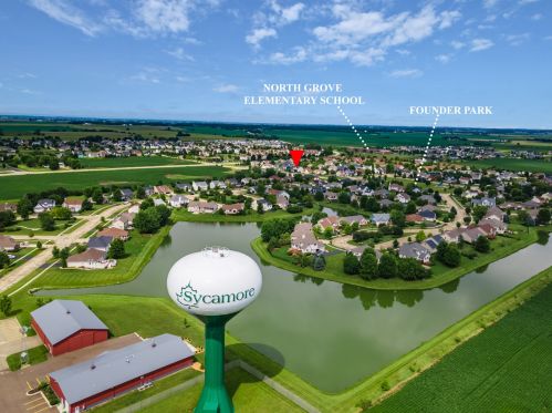 1826 Luther Lowell Ln, Sycamore IL  60178-8751 exterior