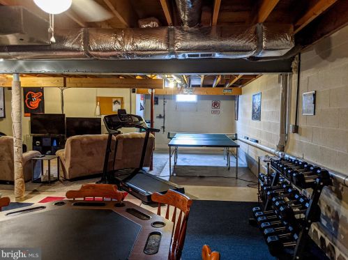 18 Sycamore Ln, Hanover PA 17331-4937 exterior