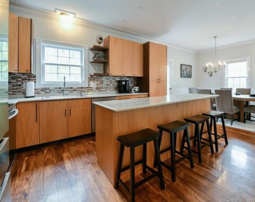 29 Mathieu Ln, East Hampton, CT 06424-6613