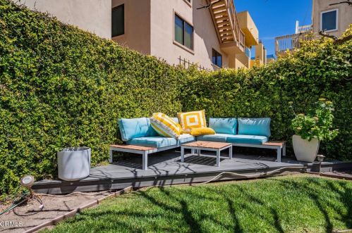 3534 Ocean Dr, Oxnard CA  93035-4345 exterior