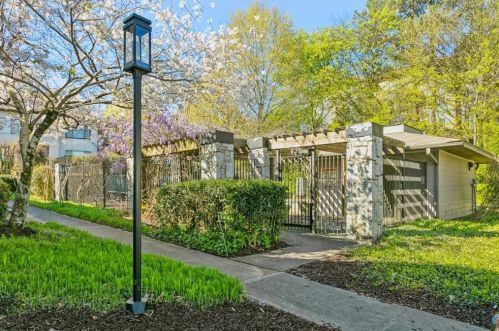 33 Finch Trl, Atlanta GA  30308-2418 exterior