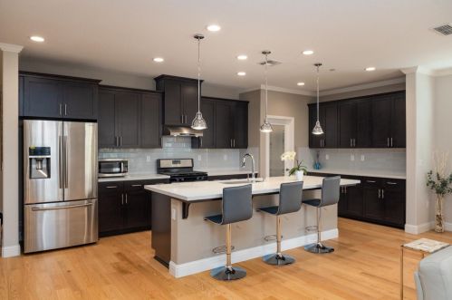 837 John Roos Ave, Ripon, CA 95366-3373