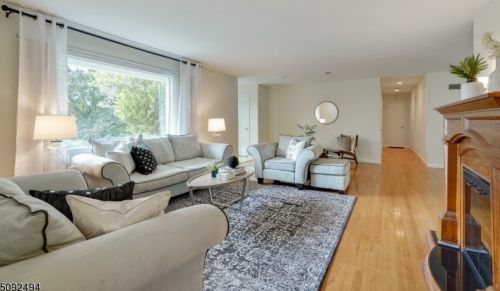 22 Juniper Way, Springfield, NJ 07081-3716