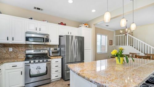16163 Setting Sun Cir, Riverside CA  92503-0527 exterior