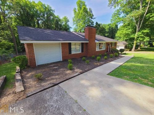 136 Pine Cir, Monroe, GA 30655-1930