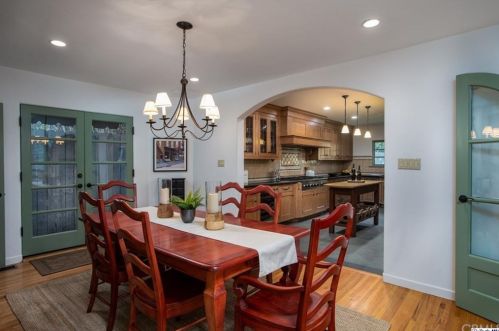 1932 Montecito Dr, Glendale CA  91208-1822 exterior