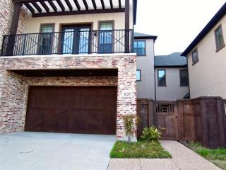 1029 Emerson Park Ln, Irving, TX 75063-5430