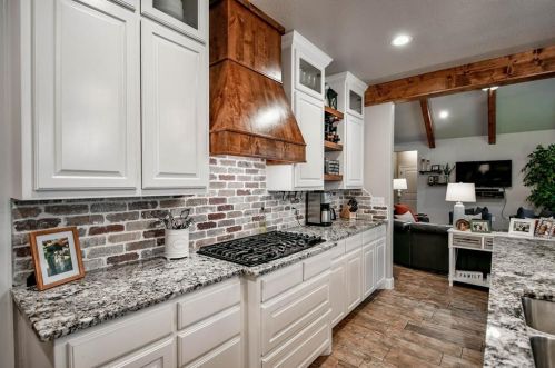 2019 Grn Wing, Granbury TX 76049-5560 exterior