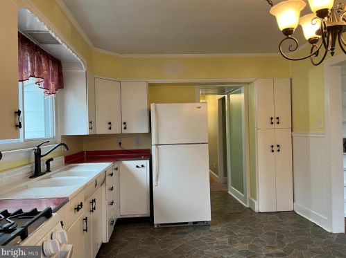 56 Mandl St, Trenton NJ  08619-3604 exterior