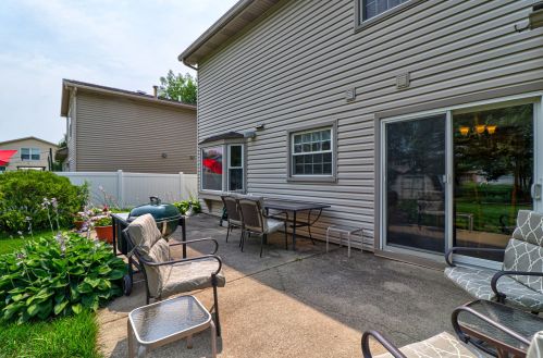 649 Sunrise Ct, Carol Stream IL  60188-1683 exterior