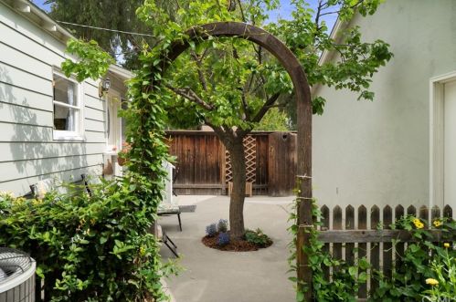 6110 Palm Ave, Riverside CA  92506-2022 exterior