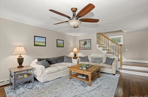 54 Monroe St, Huntington CT  06484-6032 exterior