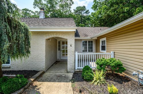 6 Pinecrest Dr, Berkeley Township, NJ 08721-1071
