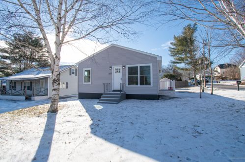 327 Pleasant St, Lewiston ME  04240-4534 exterior