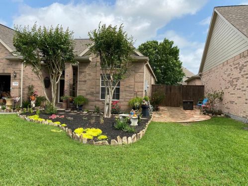 2320 Lago Vista Dr, Pearland, TX 77581-5236