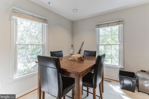 7318 Eggar Woods Ln, Springfield VA  22153-2012 exterior