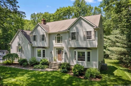 9 Canterbury Ln, Sandy Hook, CT 06482-1576