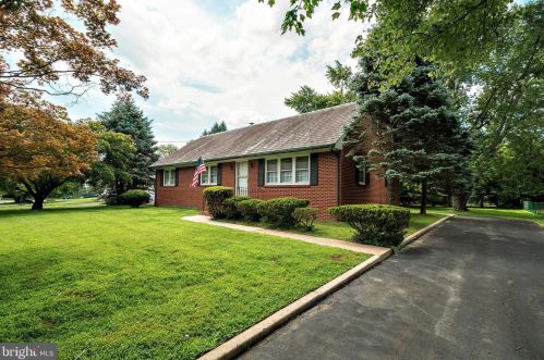 155 Berwyn Pl, Trenton, NJ 08648-3605