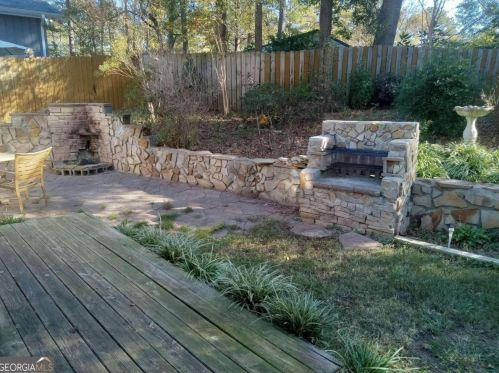 90 Cumberland Dr, Rex GA 30273-1800 exterior