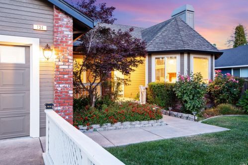 134 Windsor Palms Dr, Windsor, CA 95492-8003