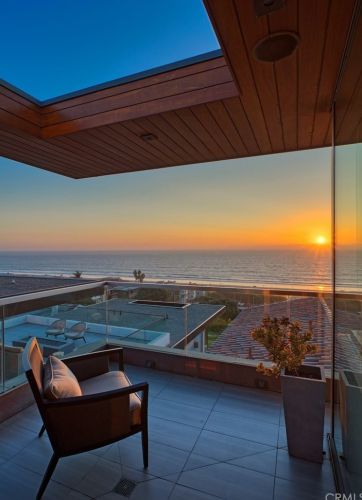 2615 Crest Dr, Manhattan Beach, CA 90266-2137