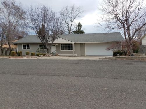 505 Westwind Dr, Zillah, WA 98953-9668