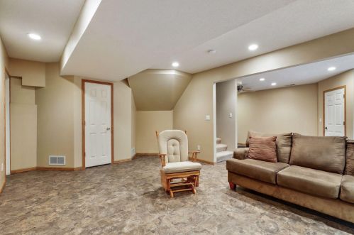 201 Dunbar Way, Saint Paul MN  55115-2815 exterior