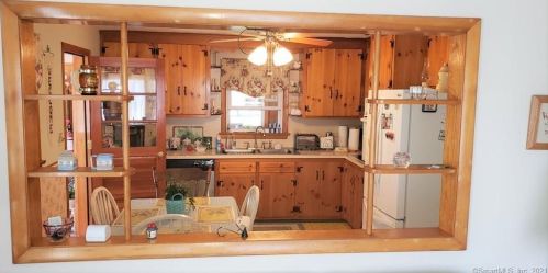 14 Cedar Ln, Waterbury, CT 06716-2232