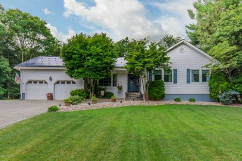 2 Stonehenge Dr, Tinton Falls, NJ 07712-3327