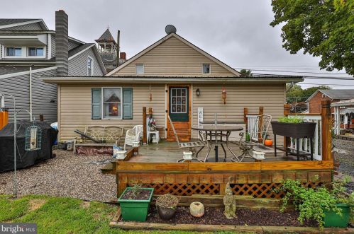 23 Central Ave, Bangor PA 18013-2221 exterior