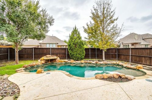 1504 Shepherd Ln, Carrollton TX  75007-1218 exterior